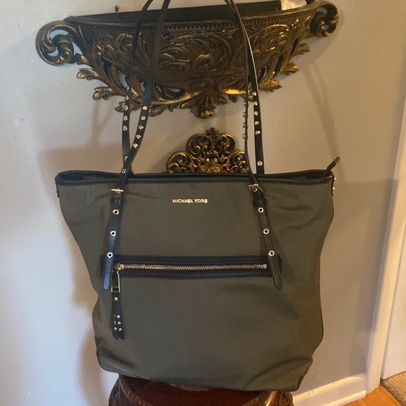 Authentic Michael Kors Leila Olive Green Large Nylon Tote Bag - Picture 1 of 16